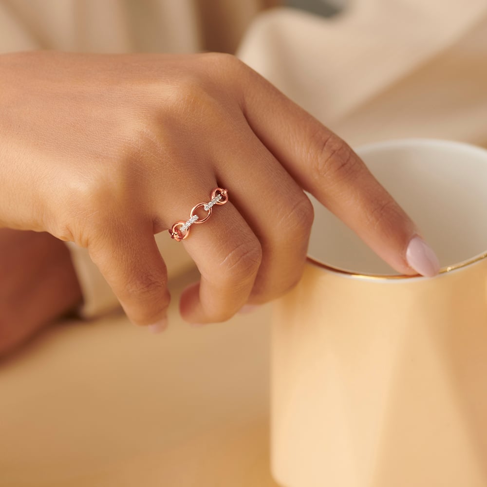 Modish Links Diamond Ring