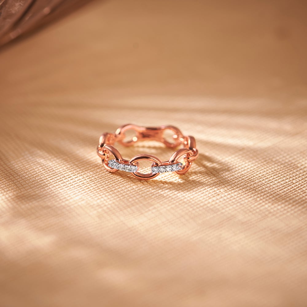 Modish Links Diamond Ring